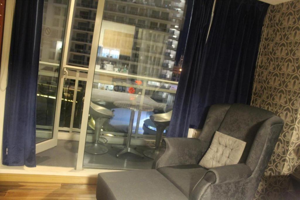 Azure C2 Balcony Wifi Near Mall Airport Multiple Units Paranaque City Exteriör bild